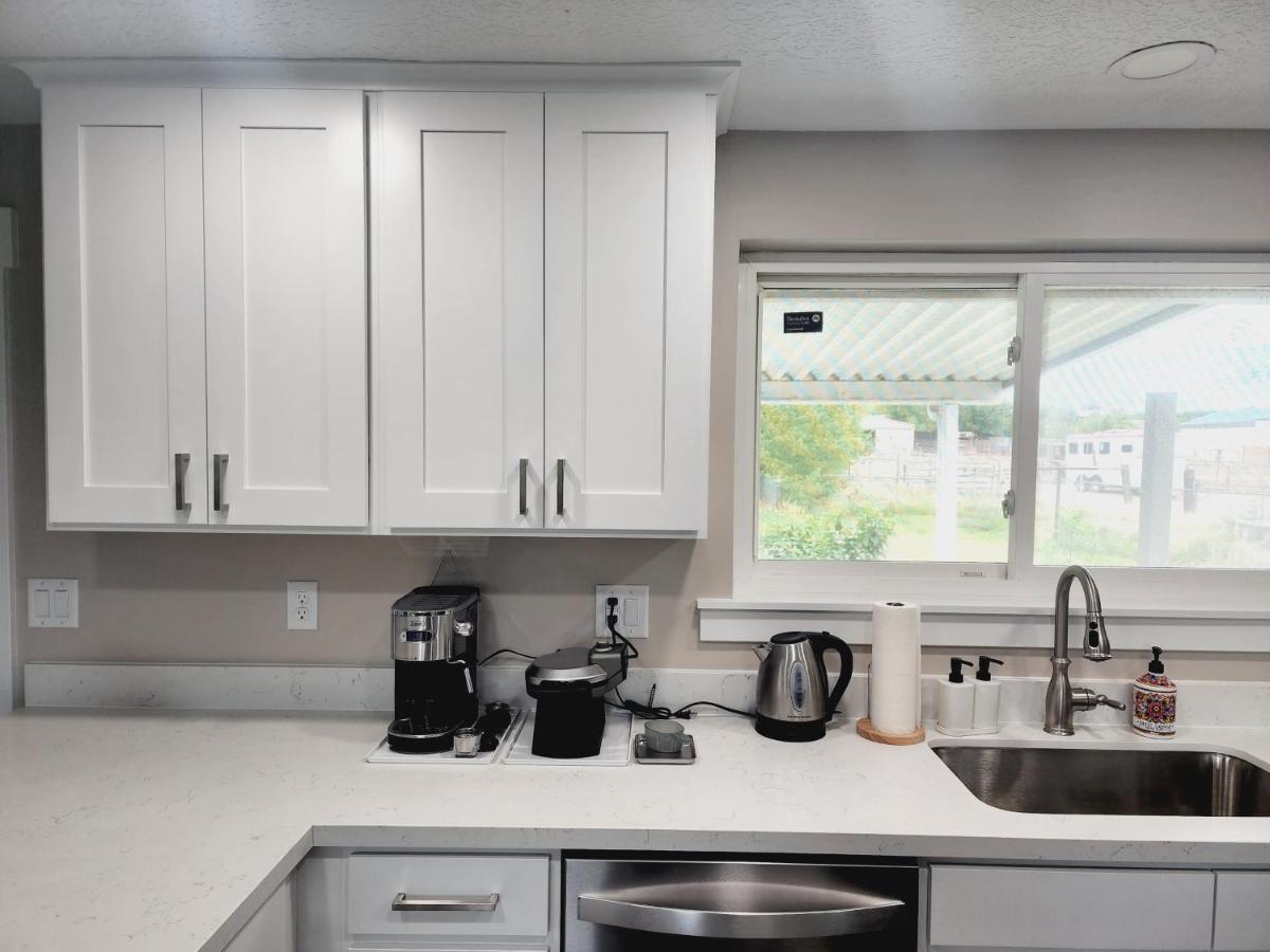 3 Bed 2 Bath Full Accessible Townhome In Heart Of Slc Саут-Джордан Экстерьер фото